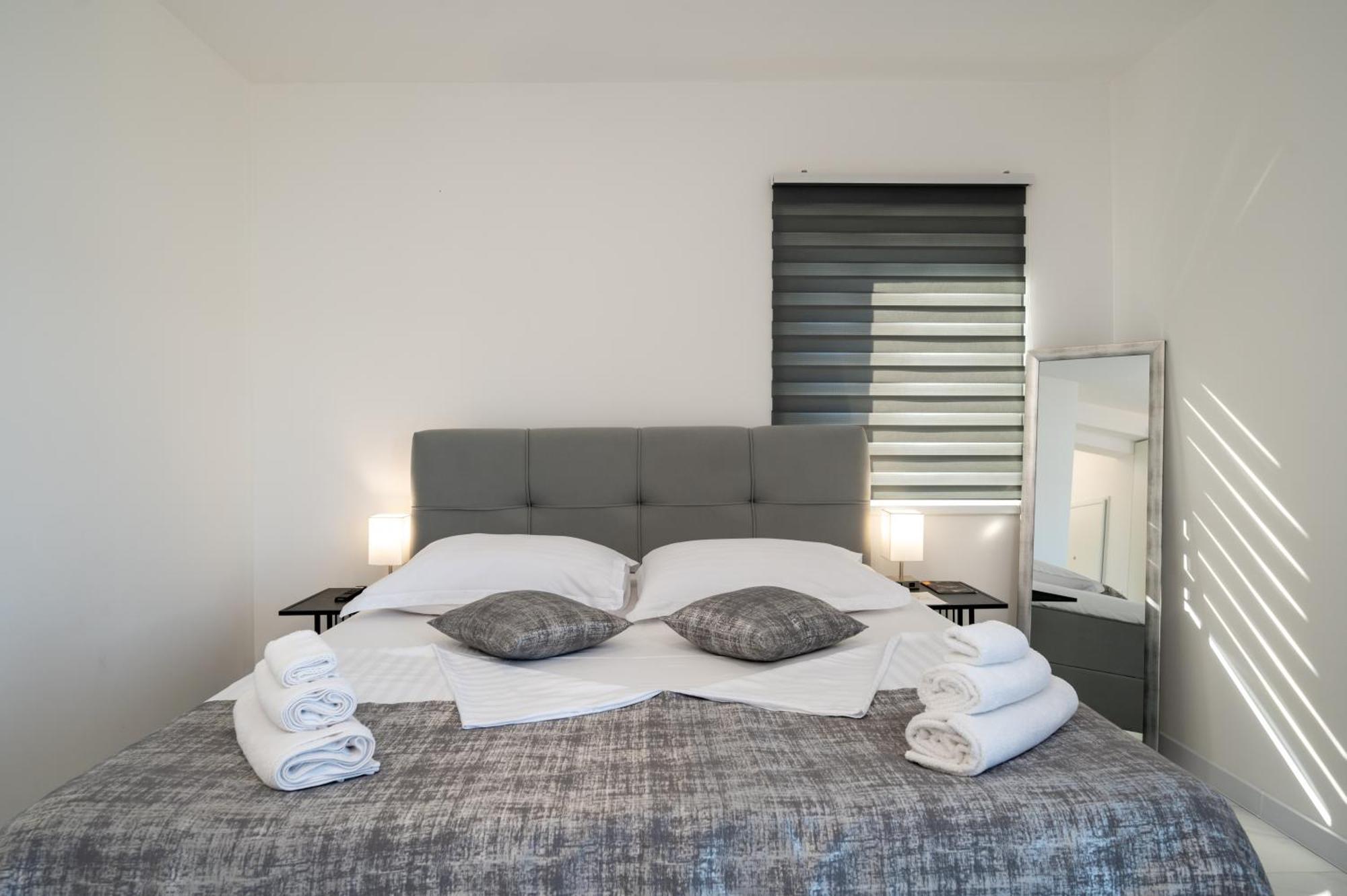 Apartments Filipo Trogir Bagian luar foto