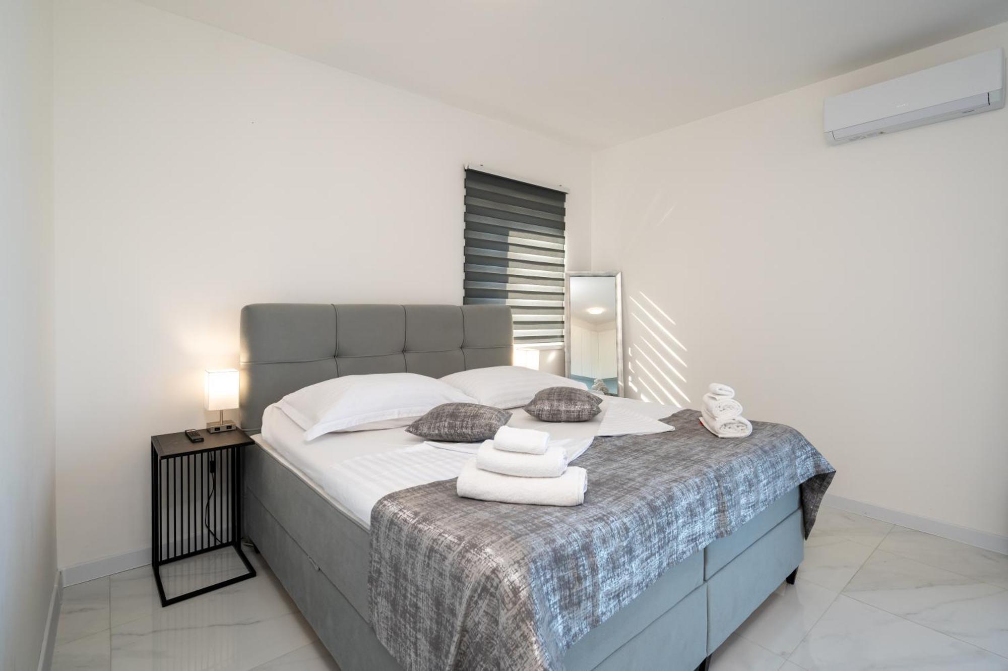 Apartments Filipo Trogir Bagian luar foto